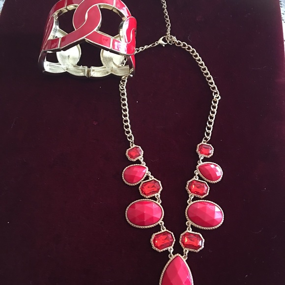 ALL IN REDS - Picture 5 of 8